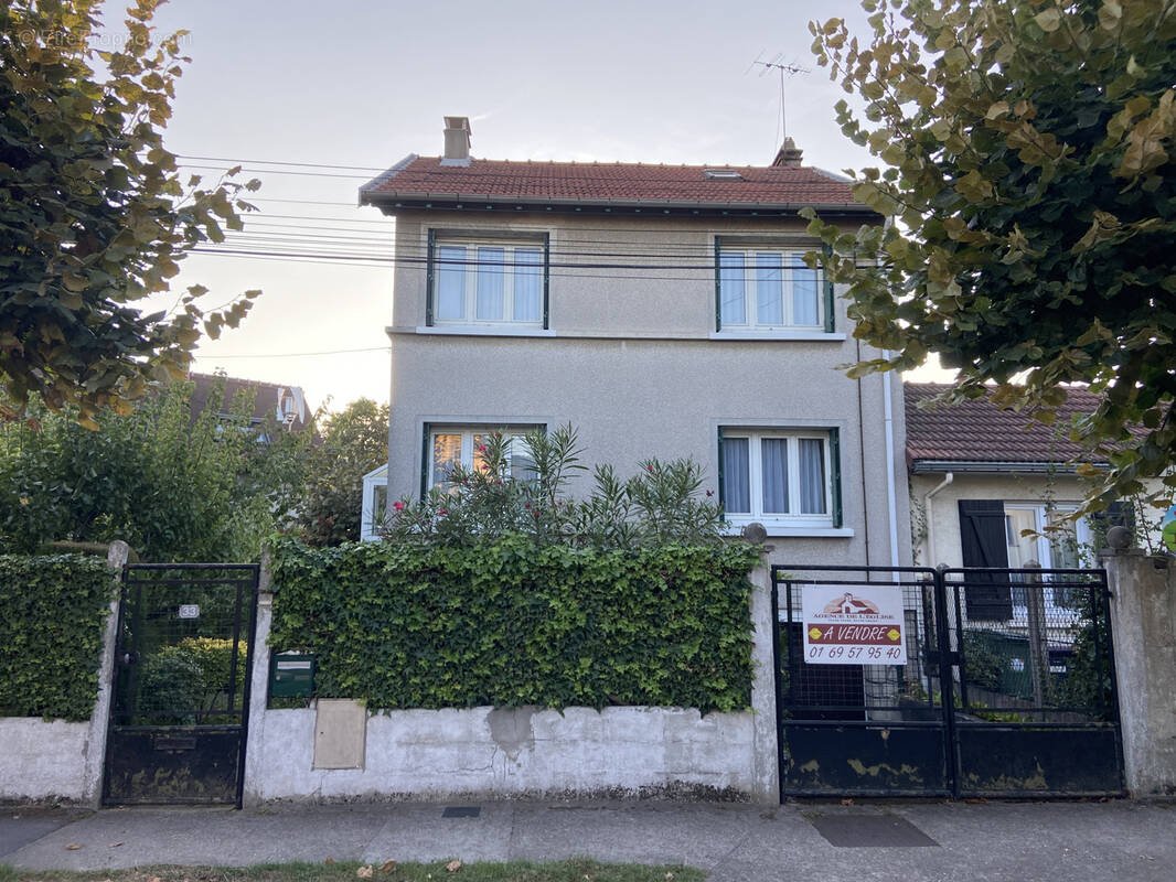 Maison à PARAY-VIEILLE-POSTE