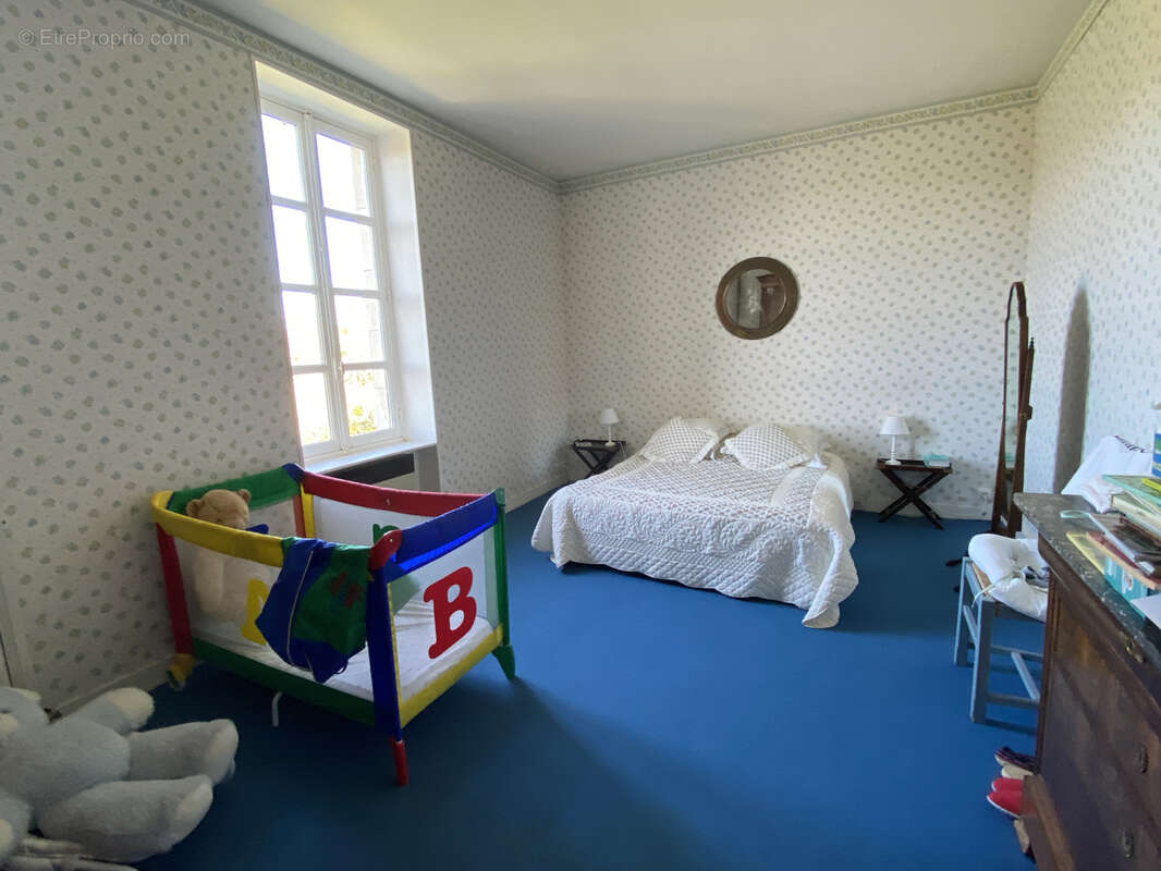 Maison à MONTREUILLON