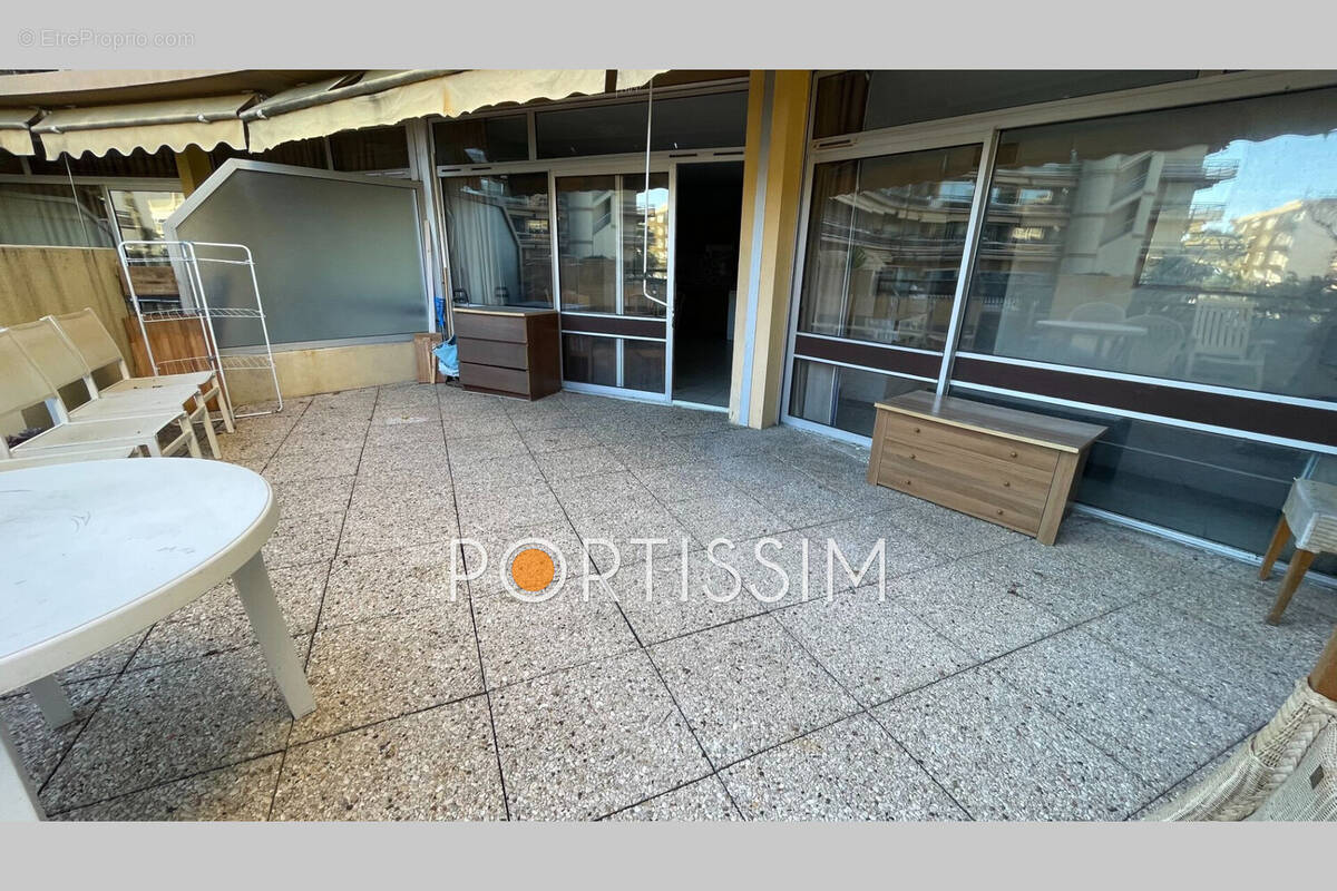 Appartement à SAINT-LAURENT-DU-VAR