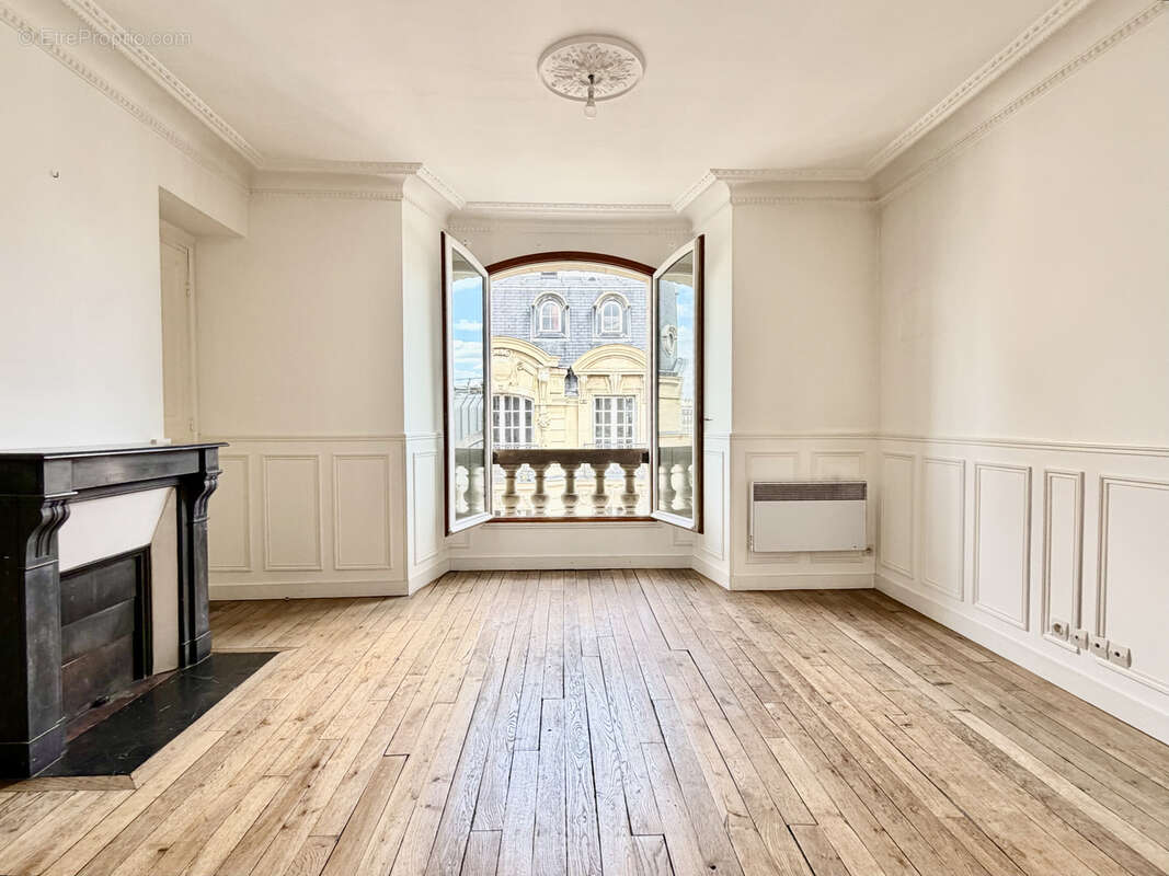 Dernier etage - place de la nation - photo 3