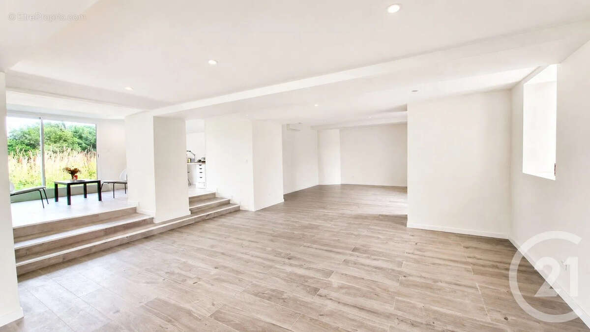 Maison 268 m² à Ecouche  - photo 2