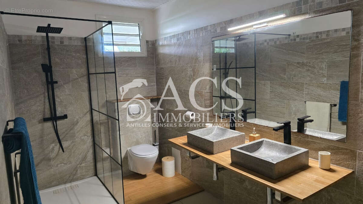 **À vendre : Superbe villa rénovée avec vue mer et campagne   Le Marin** - photo 5
