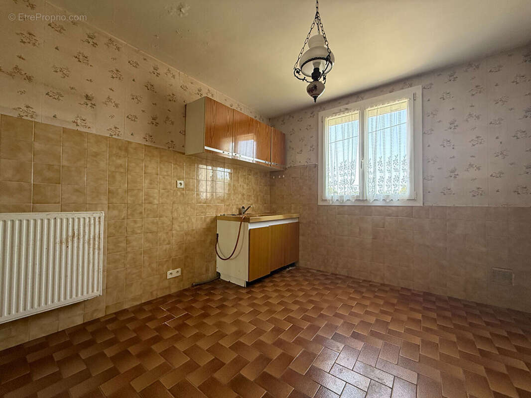 Maison familiale avec un espace idéal pour concilier vie privée et activité professionnelle - photo 4