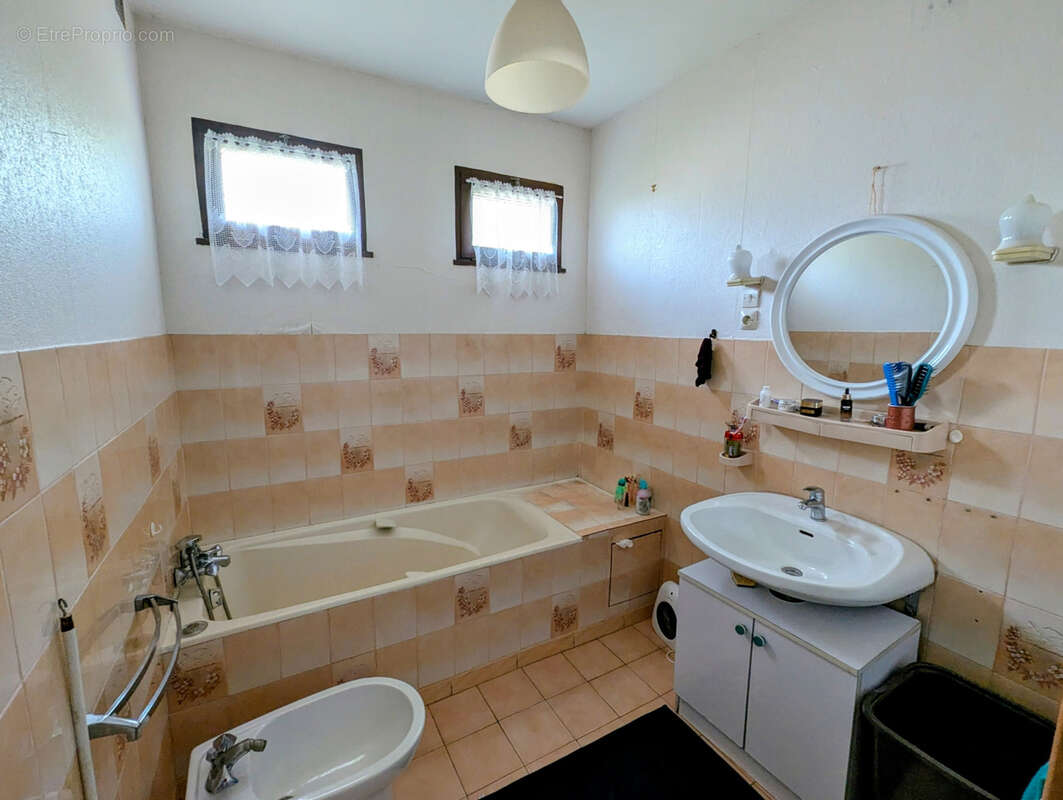 Maison à LA QUEUE-LES-YVELINES