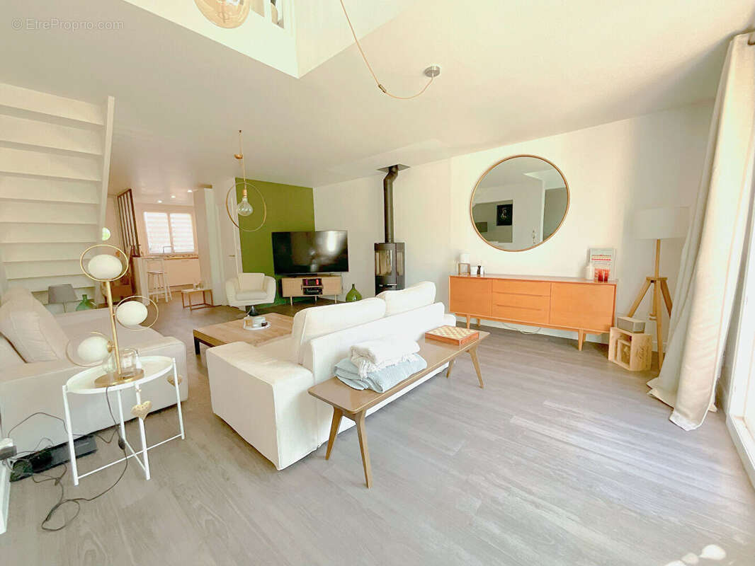 Maison à VOISINS-LE-BRETONNEUX