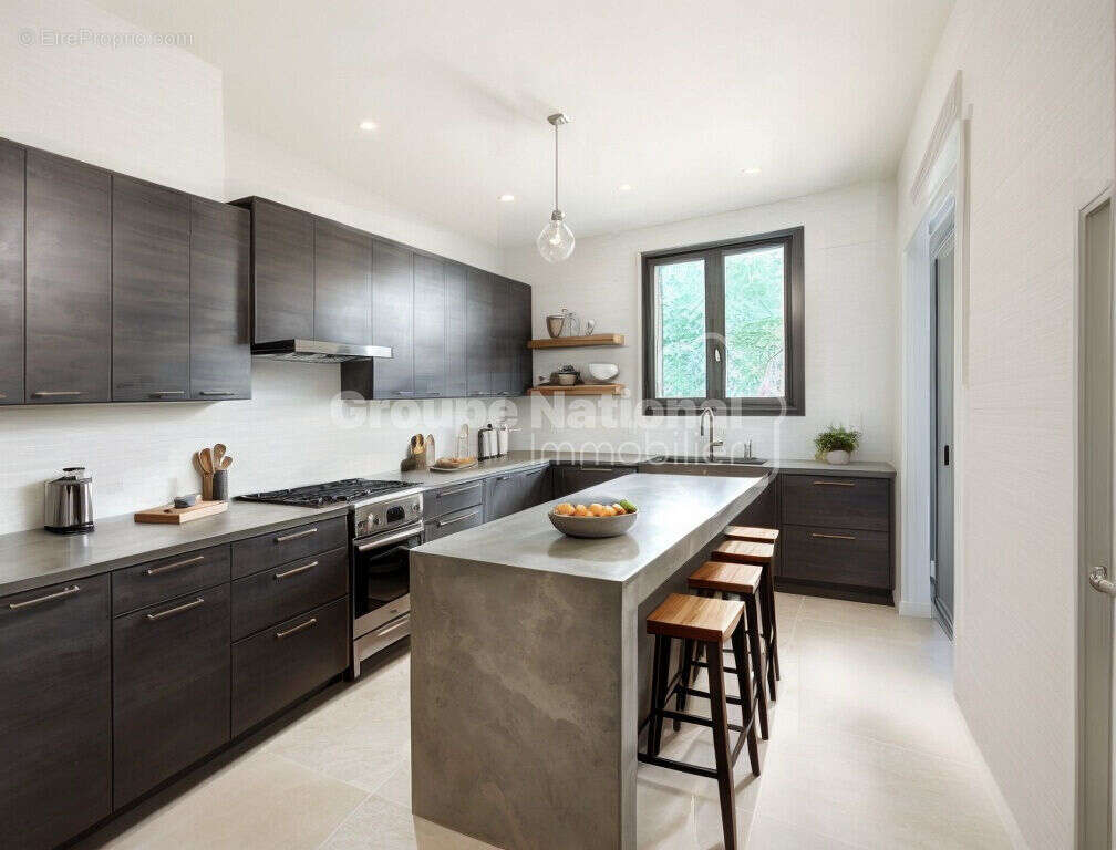 Maison à SAINT-CHAMAS