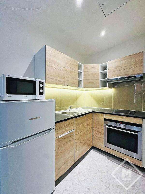 Opportunité : Charmant Appartement de 22m² en Bon État aux Catalans Pharo, Marseille 7ème - photo 3