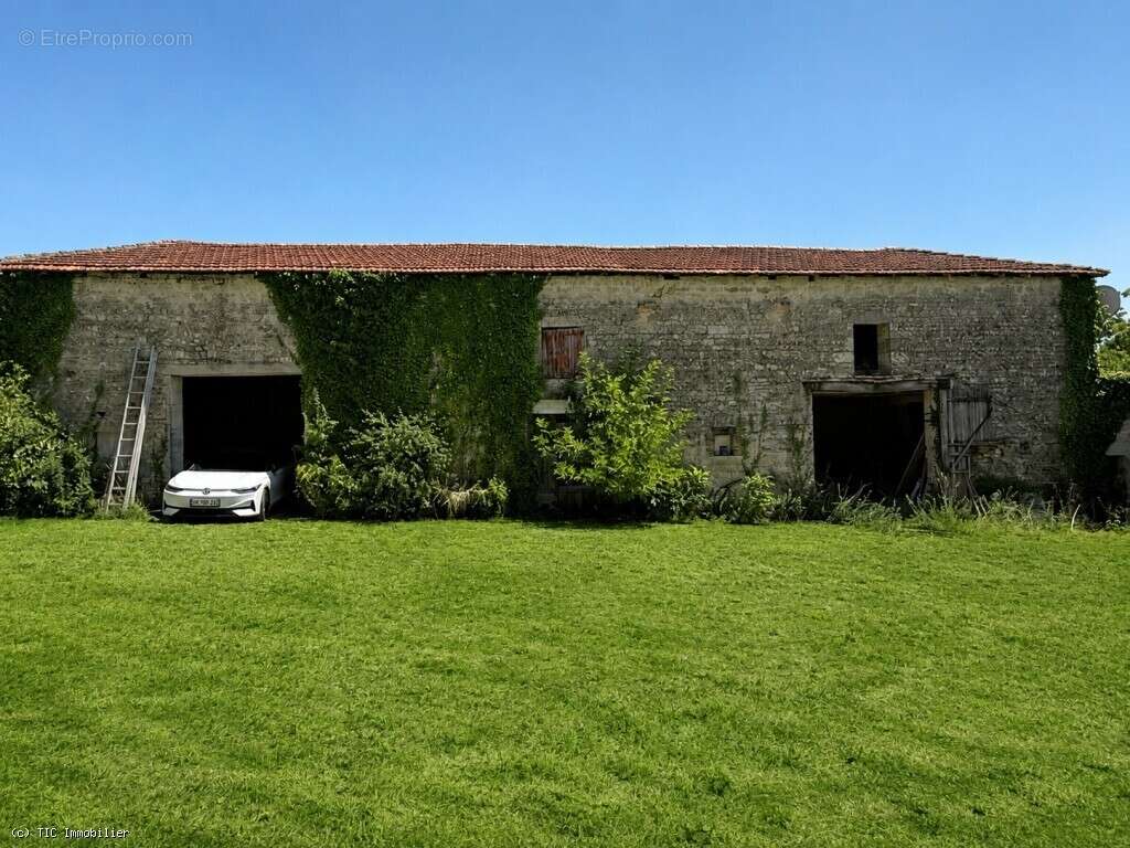 Belle Maison Sur Un Parc de 4843m² Avec Piscine - photo 37