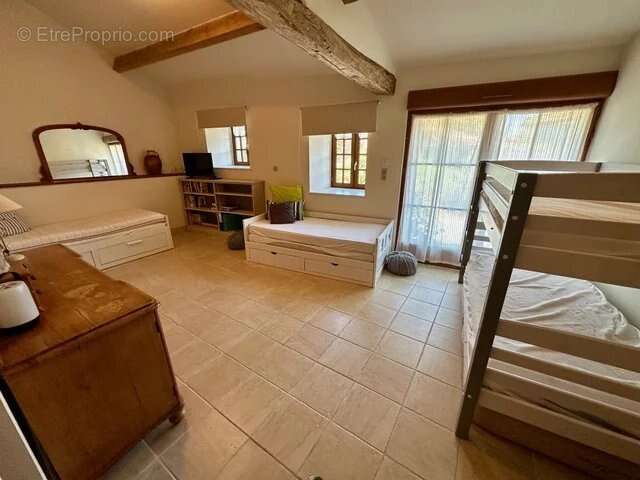 Maison à BAZOGES-EN-PAREDS