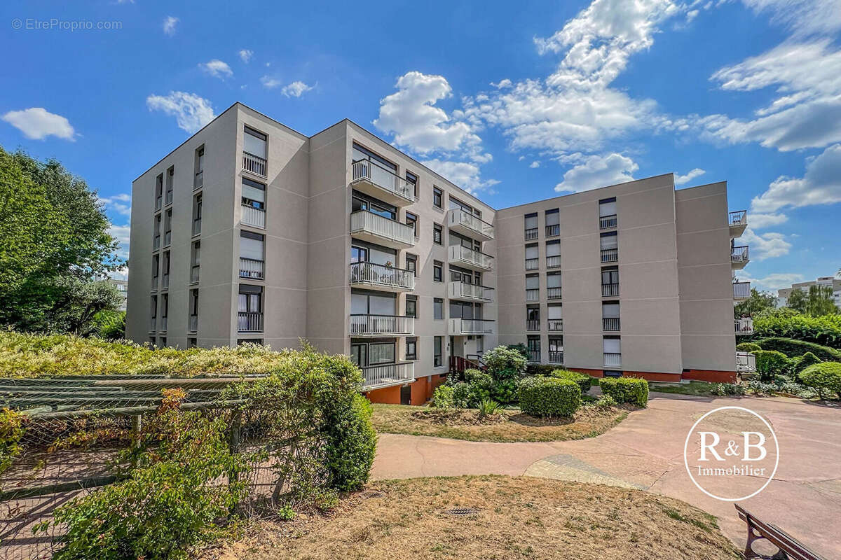 Appartement à LES CLAYES-SOUS-BOIS