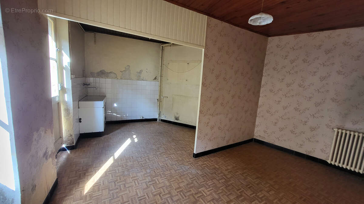 Maison à SAINT-MARTIN-DE-VALAMAS