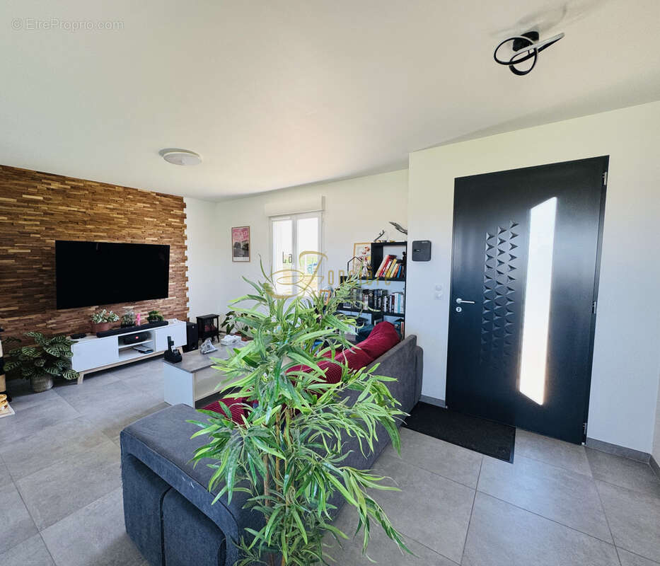 Maison à AVORD