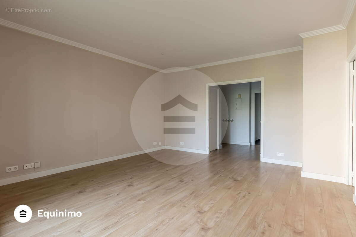 Appartement à NEUILLY-SUR-SEINE
