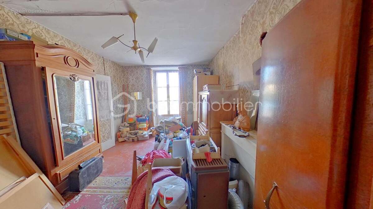 Maison de caractère de plain pied avec jardin et dépendances au centre-ville ! - photo 11