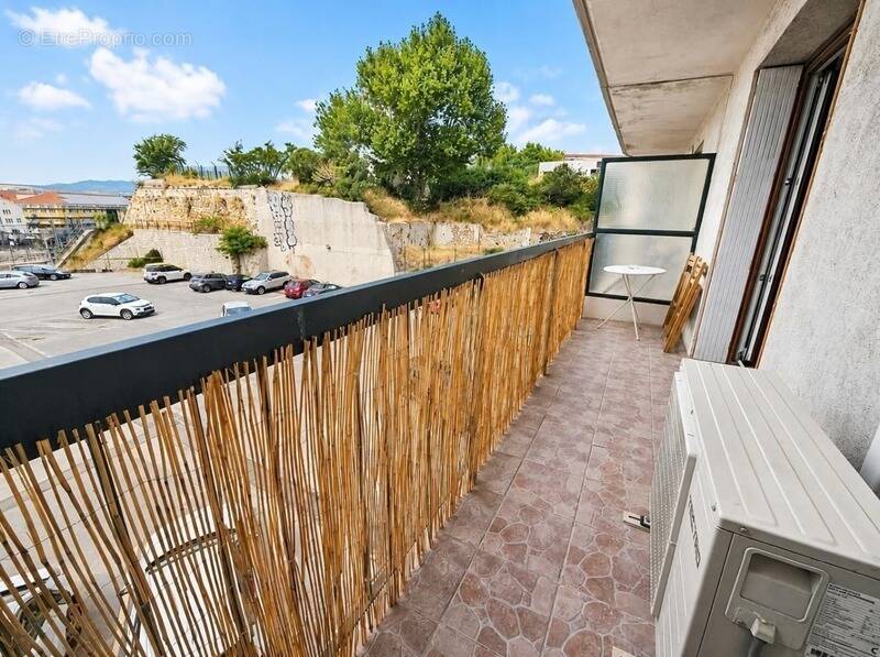 Appartement à MARSEILLE-1E