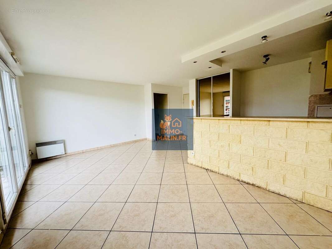 Salon / cuisine - Appartement à BOBIGNY