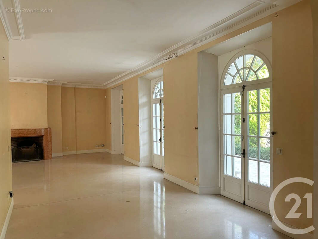 Maison à SAINT-MAUR-DES-FOSSES