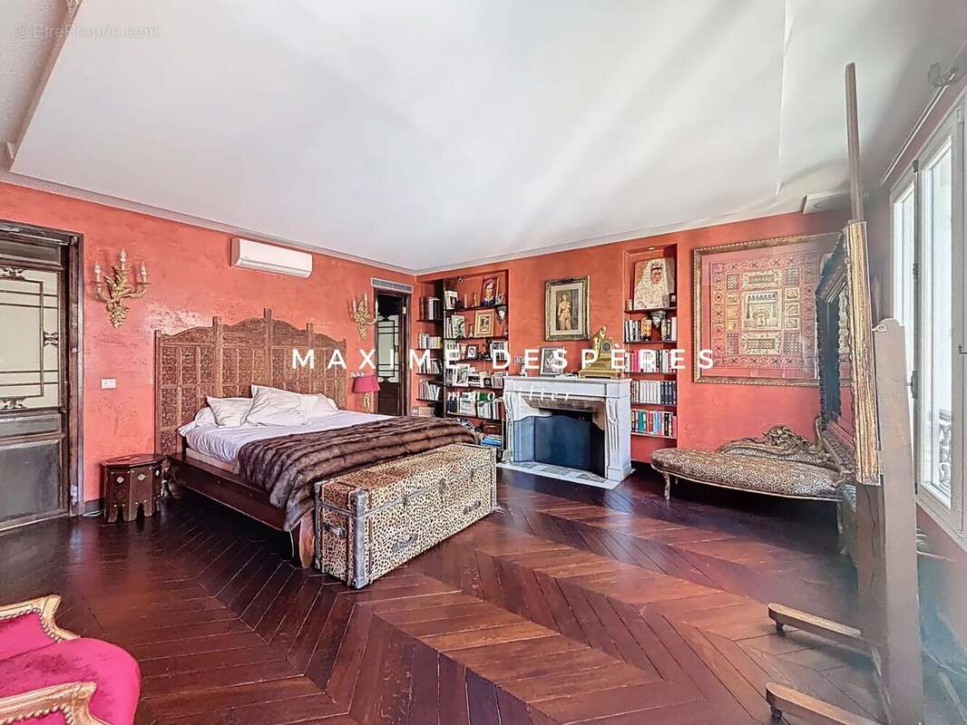 Appartement à PARIS-8E