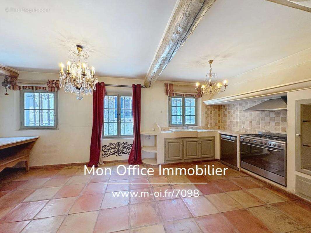 Référence : 7098-les. - maison de maître t7 à rénover au coeur du village de cogolin - photo 7