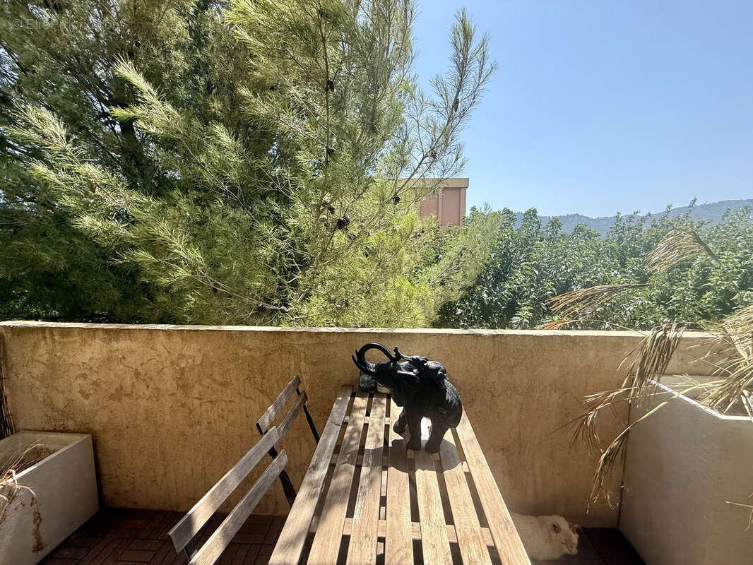 Aubagne - Appartement type 3 - photo 2