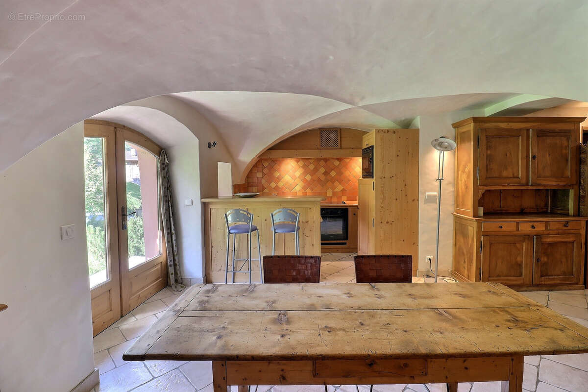 Appartement atypique avec fort potentiel - photo 3