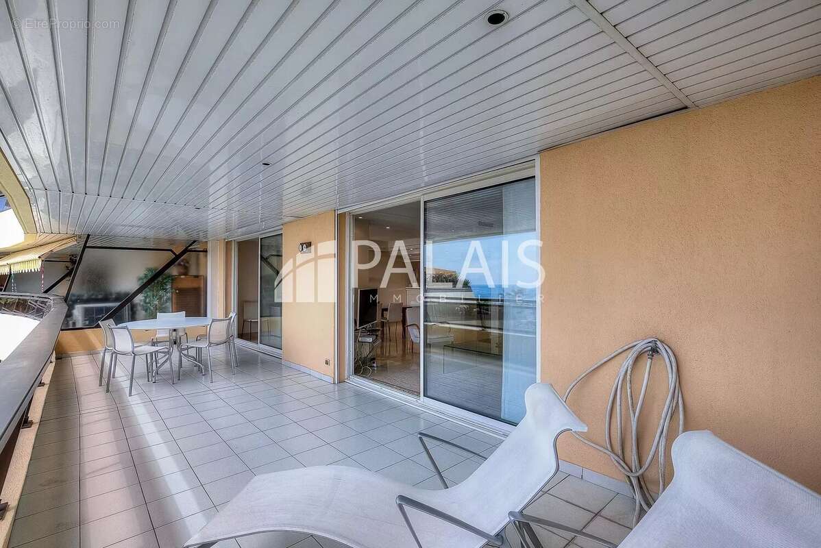 Appartement à SAINT-LAURENT-DU-VAR