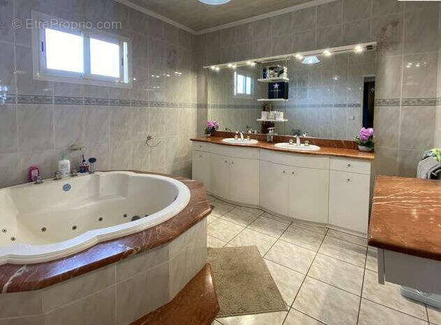 Maison à SAINT-BENOIT