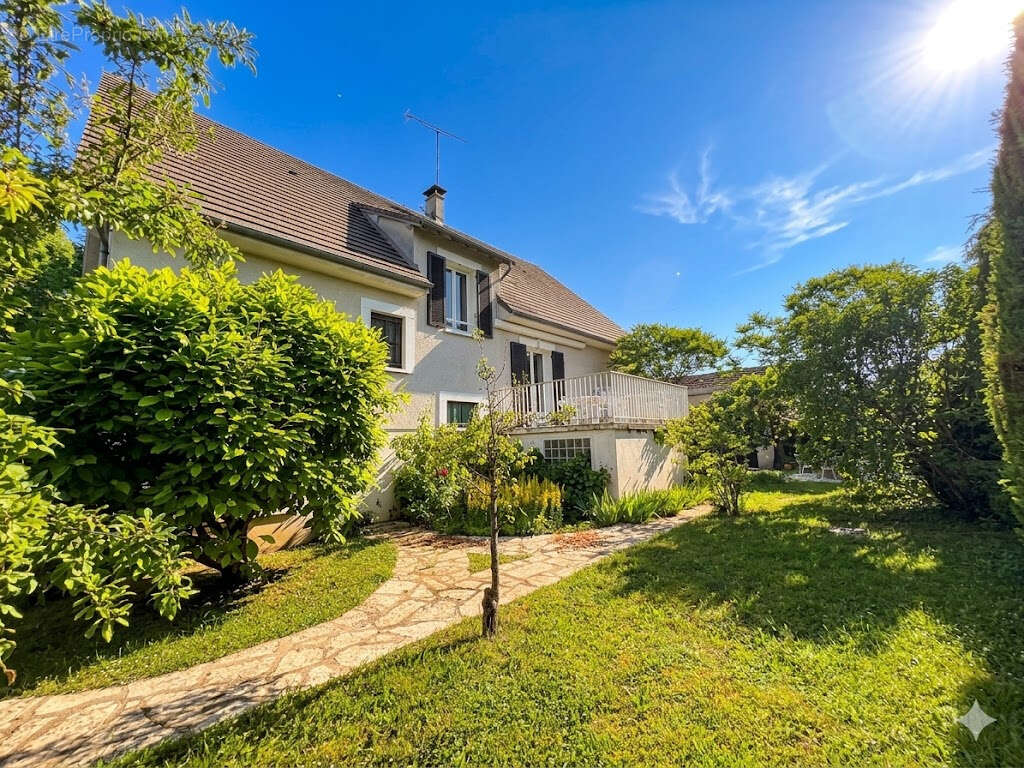 Maison à VILLENEUVE-SUR-YONNE