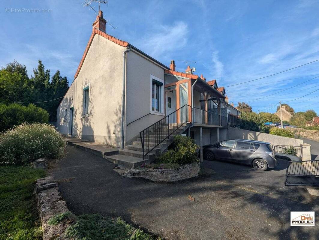 Maison à MONTGIVRAY