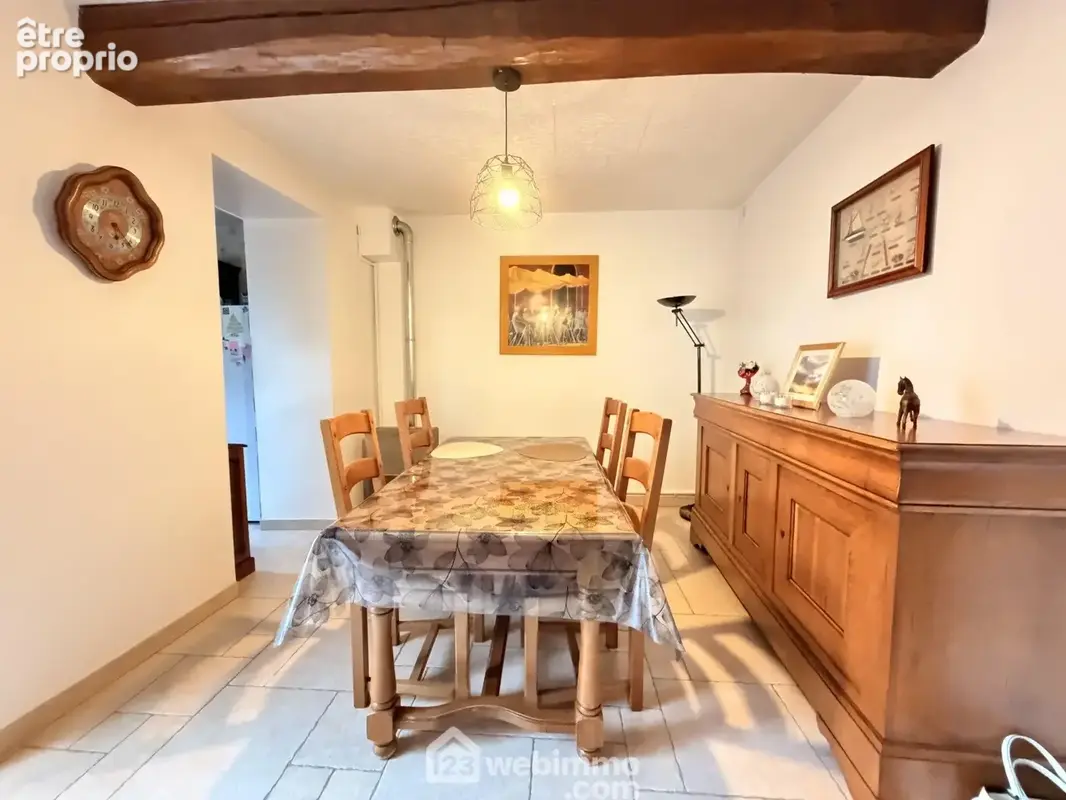 La salle à manger pour y recevoir vos convives