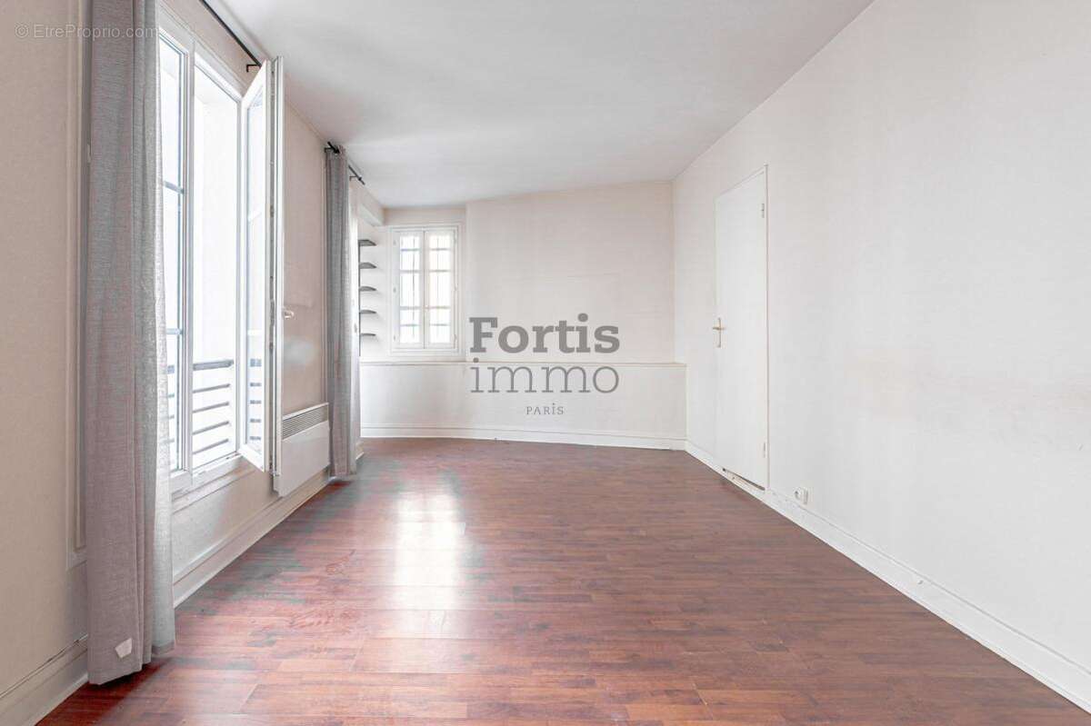 Appartement à PARIS-3E