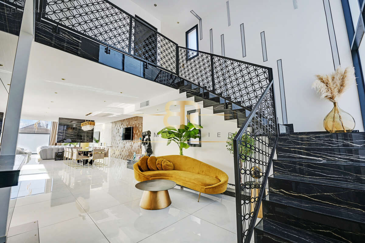 Maison à CHENNEVIERES-SUR-MARNE