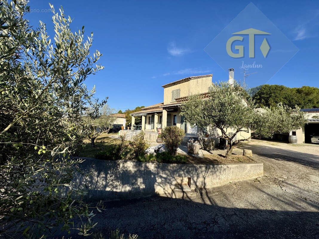 Maison à LAUDUN-L&#039;ARDOISE