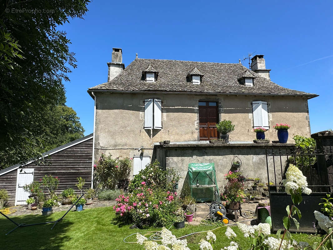 Maison 153 m² à Saint-Martin-Cantales  - photo 2