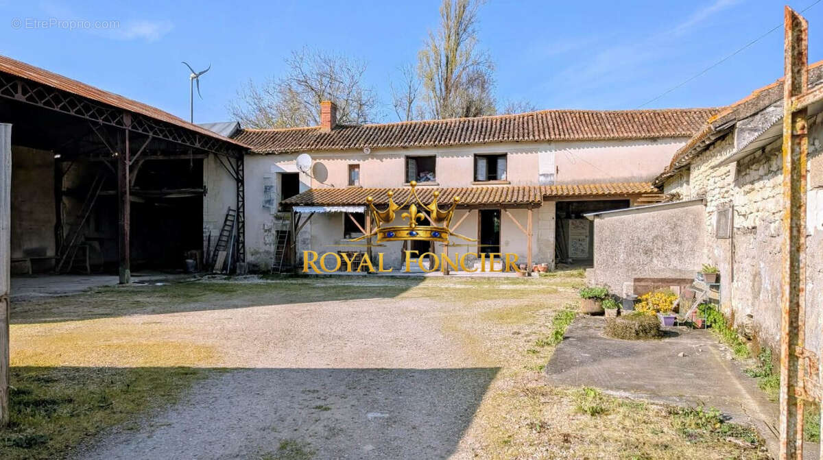 Maison 83 m² à Saint-Genest-D'ambiere  - photo 2