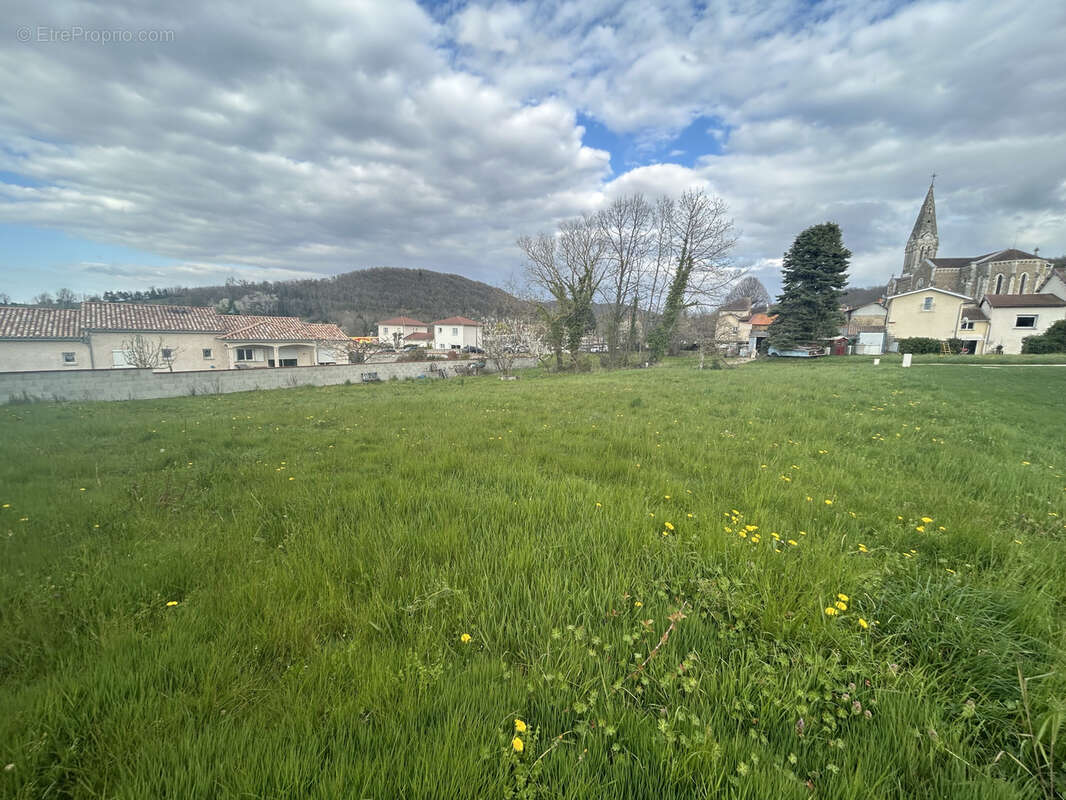 Terrain à LENS-LESTANG