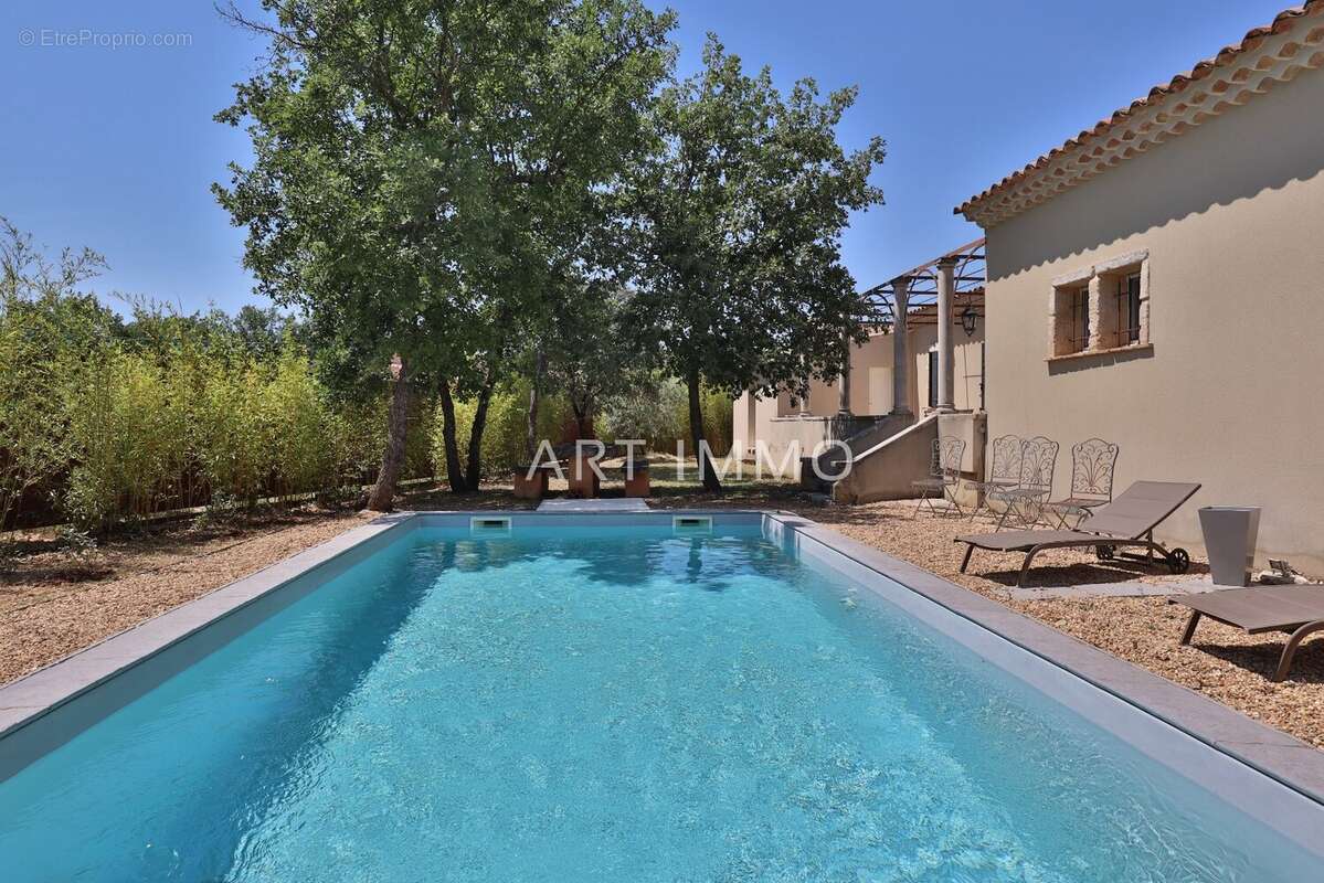 Maison à SAINT-SATURNIN-LES-APT