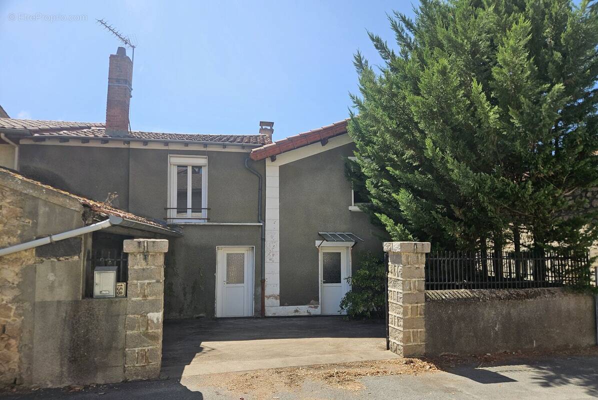 Photo 1 - Maison à PERIGNEUX