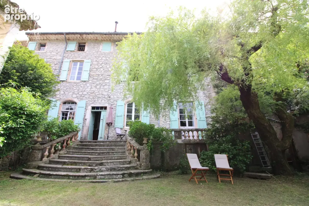 Maison de maitre 464 m2 + 150 m2 caves et garage.. - photo 2