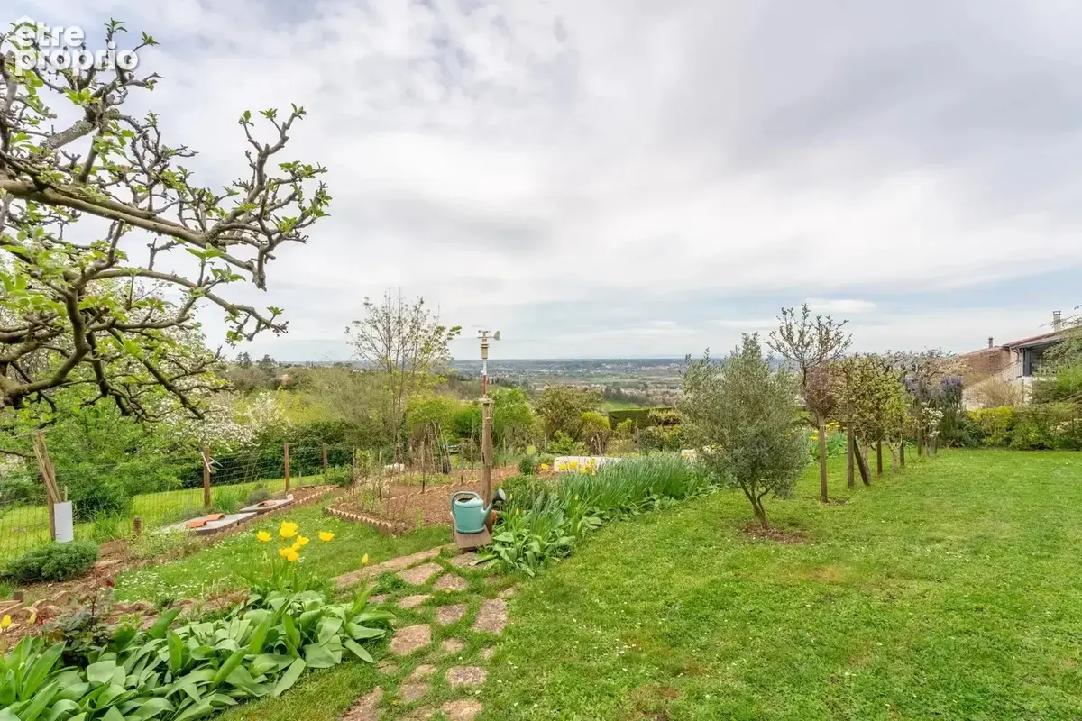 Maison en pierres sur 660 m² de terrain - photo 2
