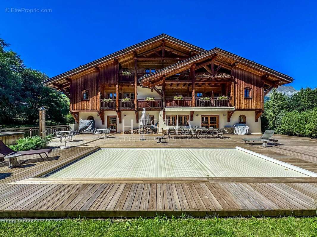 Commerce à COMBLOUX