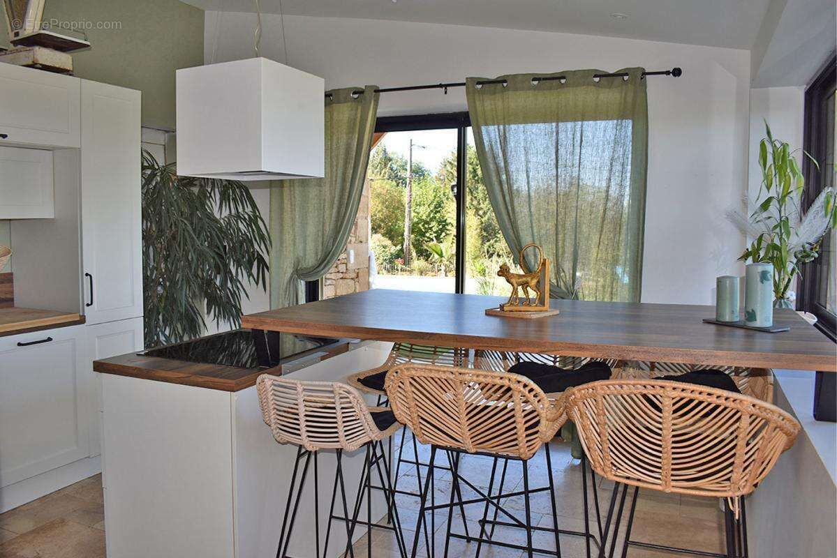 Maison à SAINT-GENIES