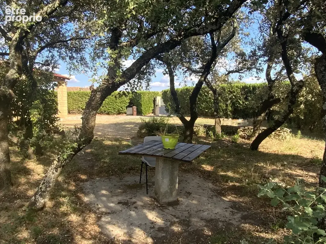Villa de plain pied dans village recherché. - photo 4