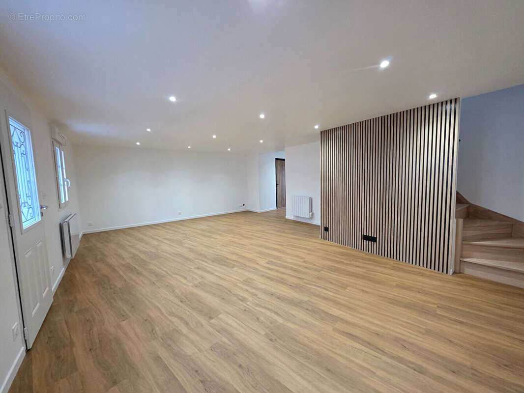 Maison à CREVECOEUR-LE-GRAND