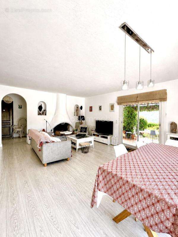 Maison à MANDELIEU-LA-NAPOULE