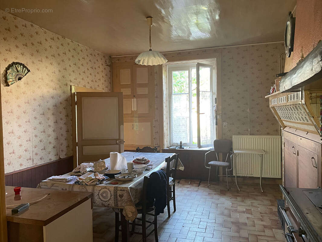 Maison à SAINT-DENIS-DES-MURS