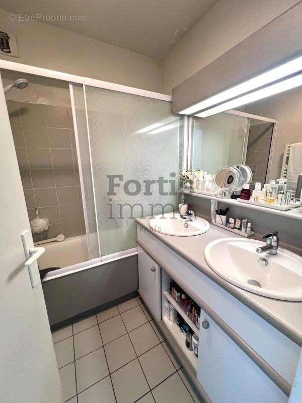 Appartement à PARIS-20E