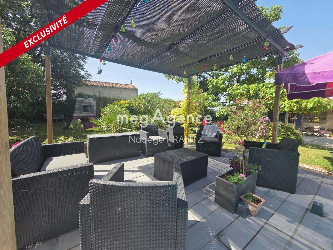 Maison 173 m² avec studio indépendant, piscine et 2 garages - Essouvert 17400 - photo 17
