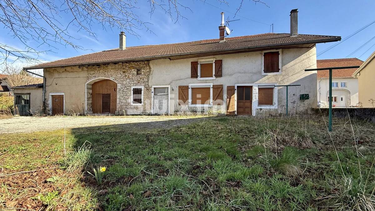 Maison à MONTROND
