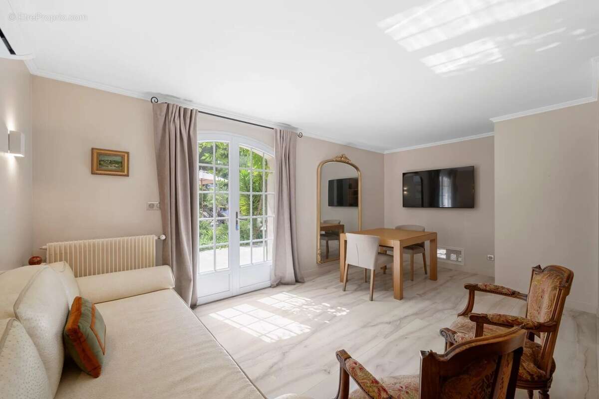 Maison à MANDELIEU-LA-NAPOULE